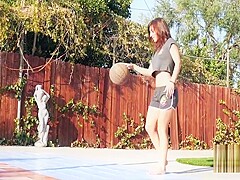 Le coach de Basketball me baise sur le terrain -French amateur Sextwoo-