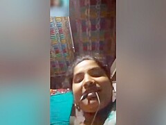 Today Exclusive- Desi Bhabhi Showing Her Boobs To Lover Video Call