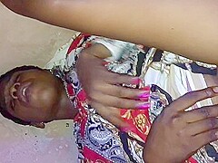 African Babe Finger Fuck