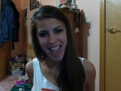 amateur hot teen brunette makes her tongue dance