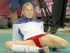 Pro sport babe stretches on the floor