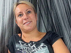 Pussyshow... Christina - Blonde Amateur Solo Model Toying Pussy