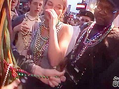 Some Girls Flashing In This Mardi Gras New Orleans Home Video - SouthBeachCoeds
