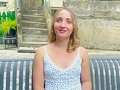Sya, 33 years old, beautician in Besan&ccedil;on! - Jacquie et Michel TV