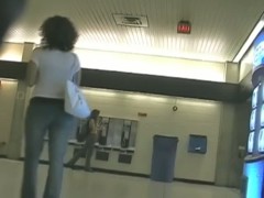 Candid cam video of some nice asses in tight jeans