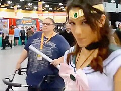 Melody Wylde Butt Plug Flashing at Comic-Con no panties