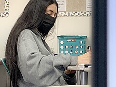 Candid feet in class(Leo)