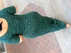 HUGE LATINA BUTTCHEEKS