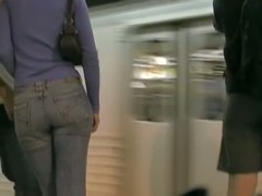 Tight jeans making hot ass look hotter on street candid