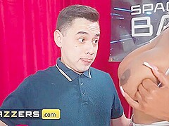 Jonathan Jordan, Litty Britty And Raee Ripley - Sci-fi Star Gives Juan The Ultimate Comic Con Experi