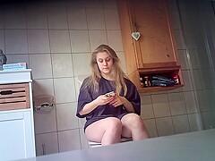 girlfriend Lilly piss and shower