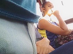 Garota Manja Pau Duro e Gozado na Calca no Busao