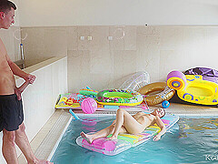 Sybil - pool nudel