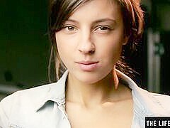 Super Sexy In Cunt With Mouth With A Kinky Goddess Body Chews Gum While Masturbating