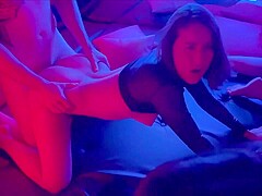 n&eacute;phael et ses amies en partouze au club libertin