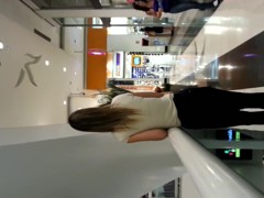 Gata Charmosa no Shopping