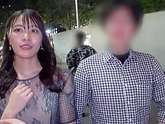 高嶺の花の美女が彼の前で男優にバイブを抜き差しされる寝取られエッチ