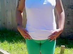 Humongous cameltoe on a mature lady