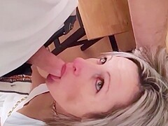 elle me la mange en gardant sa robe