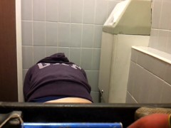 Girl on toilet voyeur scenes pissing and drying out cunt