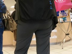 Pawg with DEEP WEDGIE VPL crushes panties