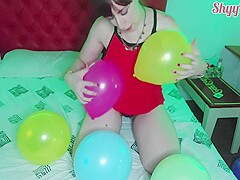 Shyyfxx Playing, Rubbing And Popping Balloons- Balloon Fetish