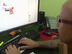 Kinky Ally has her wet beaver plugged