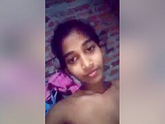 Today Exclusive- Cute Girl Showing Her Boobs And Pussy
