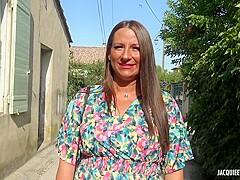 Under the eyes of her husband, Mila fucks with another man