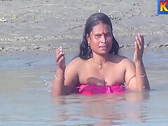 Desi Aunty Bathing