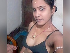 Today Exclusive- Sexy Desi Bhabhi Showing Her Boob And Pussy On Video Call