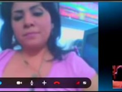 mirando mi verga dicimuladamente en su oficina