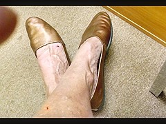 Mature foot shoe fetish