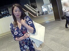 She came in clothes with full cleavage