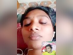 Today Exclusive- Sexy Look Desi Tamil Girl Showing Her Boobs On Video Call