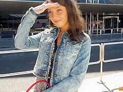 Foxy Di - Foxi Di Offers Her Hot Body