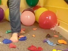 97 BALLOONS STOMP