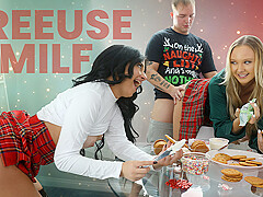 Paisley Porter And Vanessa Marie In It Feels A Lot Like Christmas