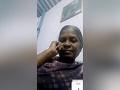 Today Exclusive -desi Aunty Shows Her Boobs To Lover On Video Call Part 2
