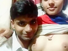 Amateur Desi Teen Lovers Ki Kissing And Boob Sucking Video