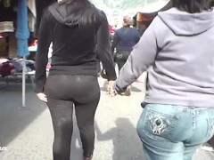 Culazo de chica con Pantalon embarrado de semen