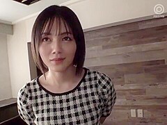 美尻美女がセクシーな紐パンティを脱いで顔面騎乗クンニでおまんこの感度貪る