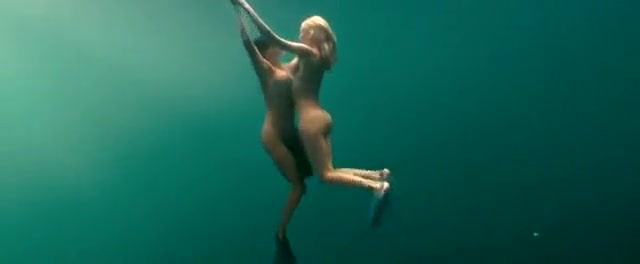Busty naked swimmers make erotic underwater art