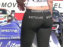 Brunette's hot and juicy candid ass
