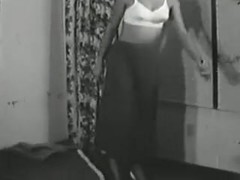 Amateur Burnette pin-up girl
