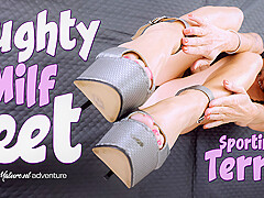 Sporting Terry Is A 47 Year Old Milf With A Footfetish And A Very Naughty Way Of Getting Wet