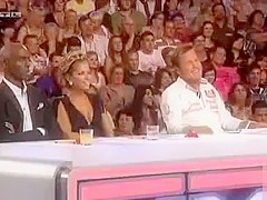 Talent show judge has wicked hot cleavage