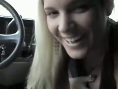 Hot golden-haired oral-service job in the car