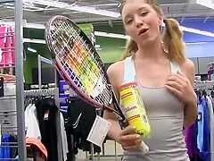 Preciosa anglosajona raquet insertion in public store objet