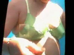 Preggy bikini chick got her belly and tits spied